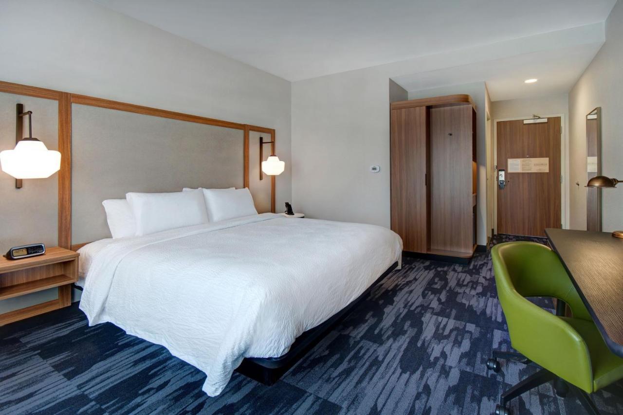 Fairfield By Marriott & Hotel