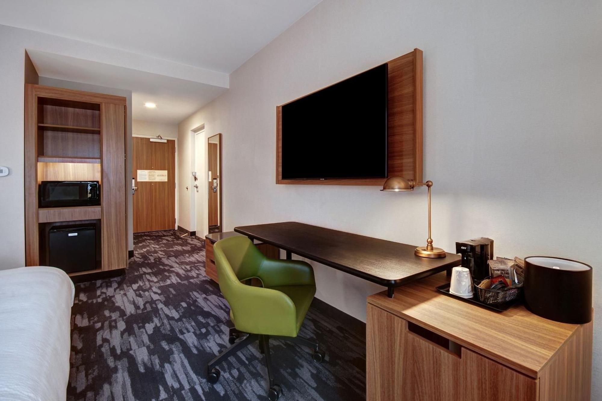 Fairfield By Marriott & Hotel 3*