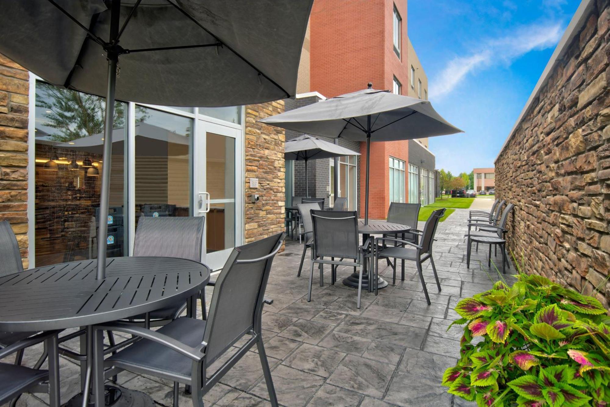 Fairfield By Marriott & Hotel